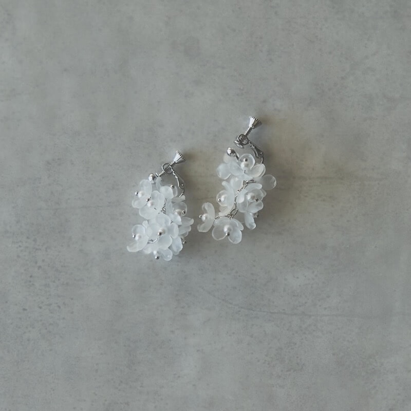 クリアミニフラワーのイヤリング(シルバー)