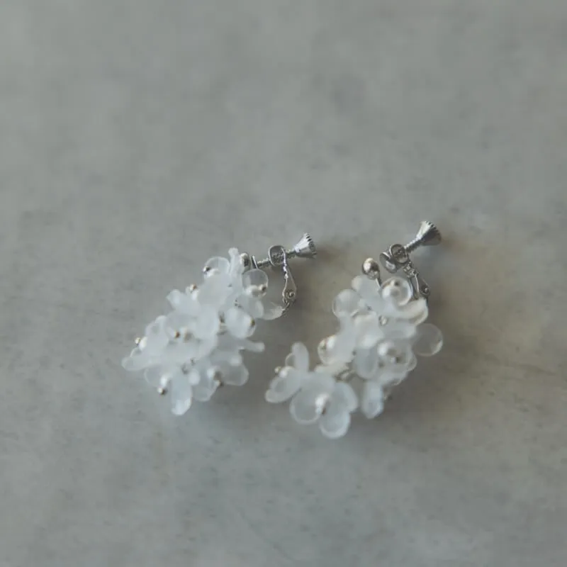 クリアミニフラワーのイヤリング(シルバー)