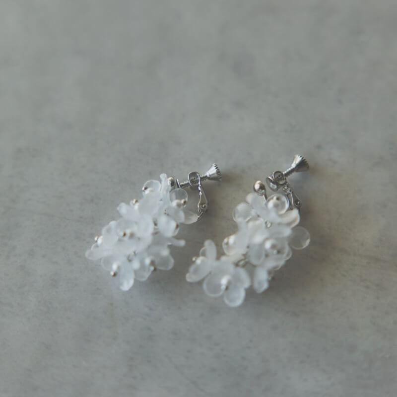 クリアミニフラワーのイヤリング(シルバー)