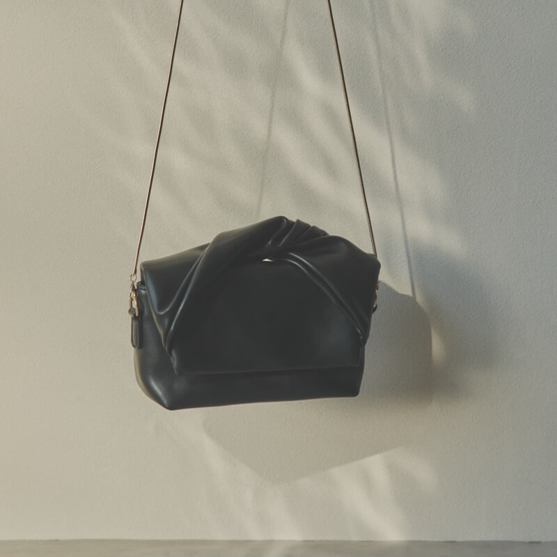 ブラックのリュバンバッグ