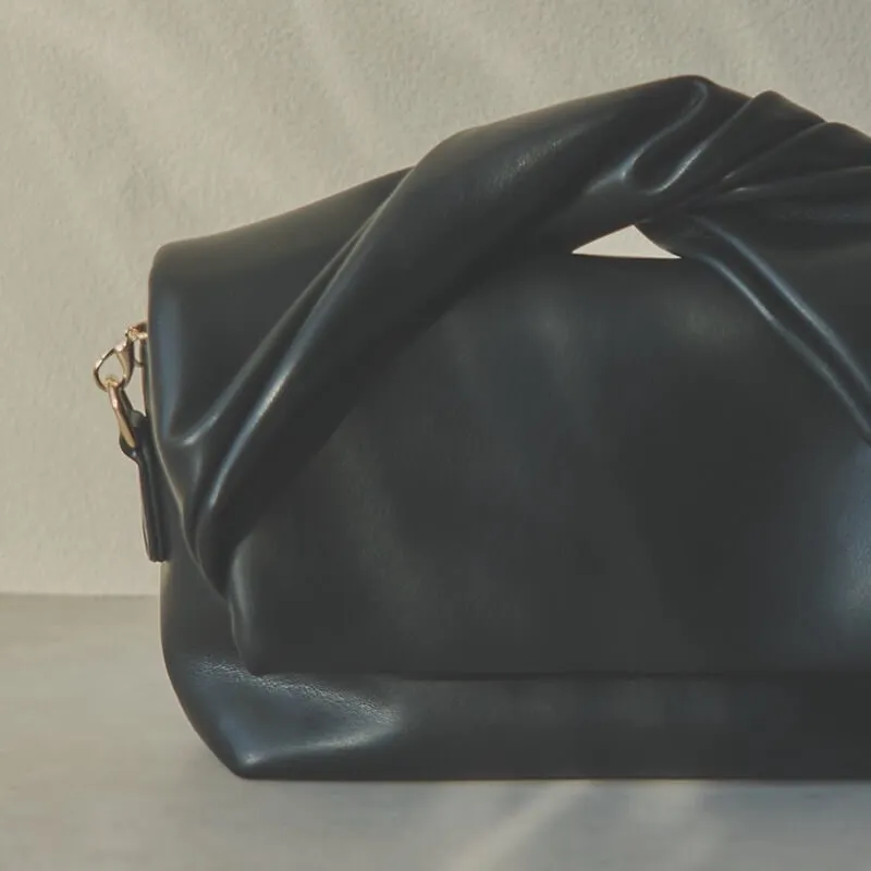 ブラックのリュバンバッグ