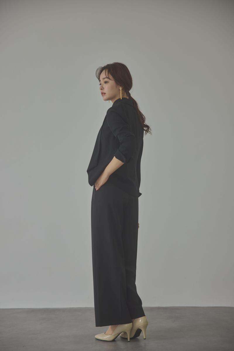 ブラックのチュールレースドッキングパンツドレス