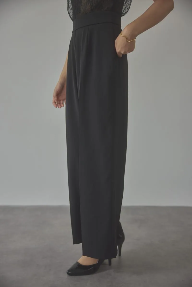 ブラックのチュールレースドッキングパンツドレス