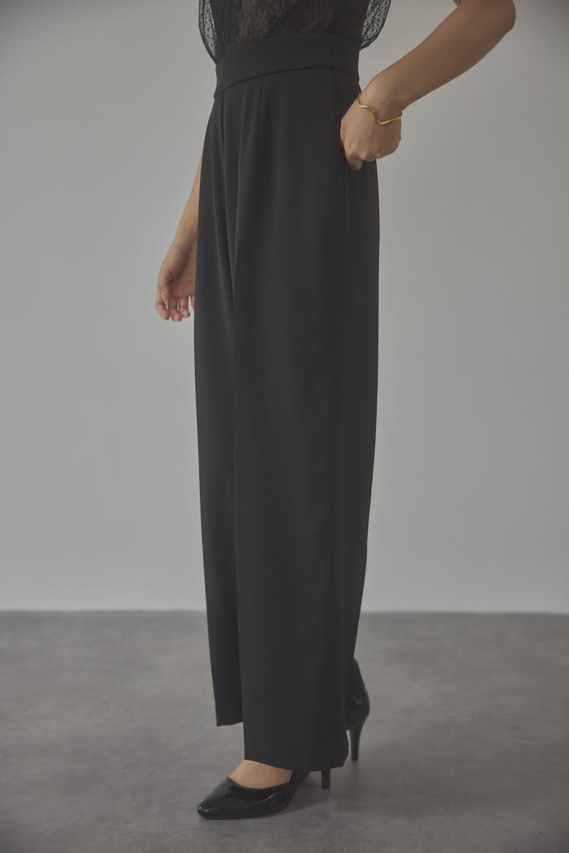 ブラックのチュールレースドッキングパンツドレス