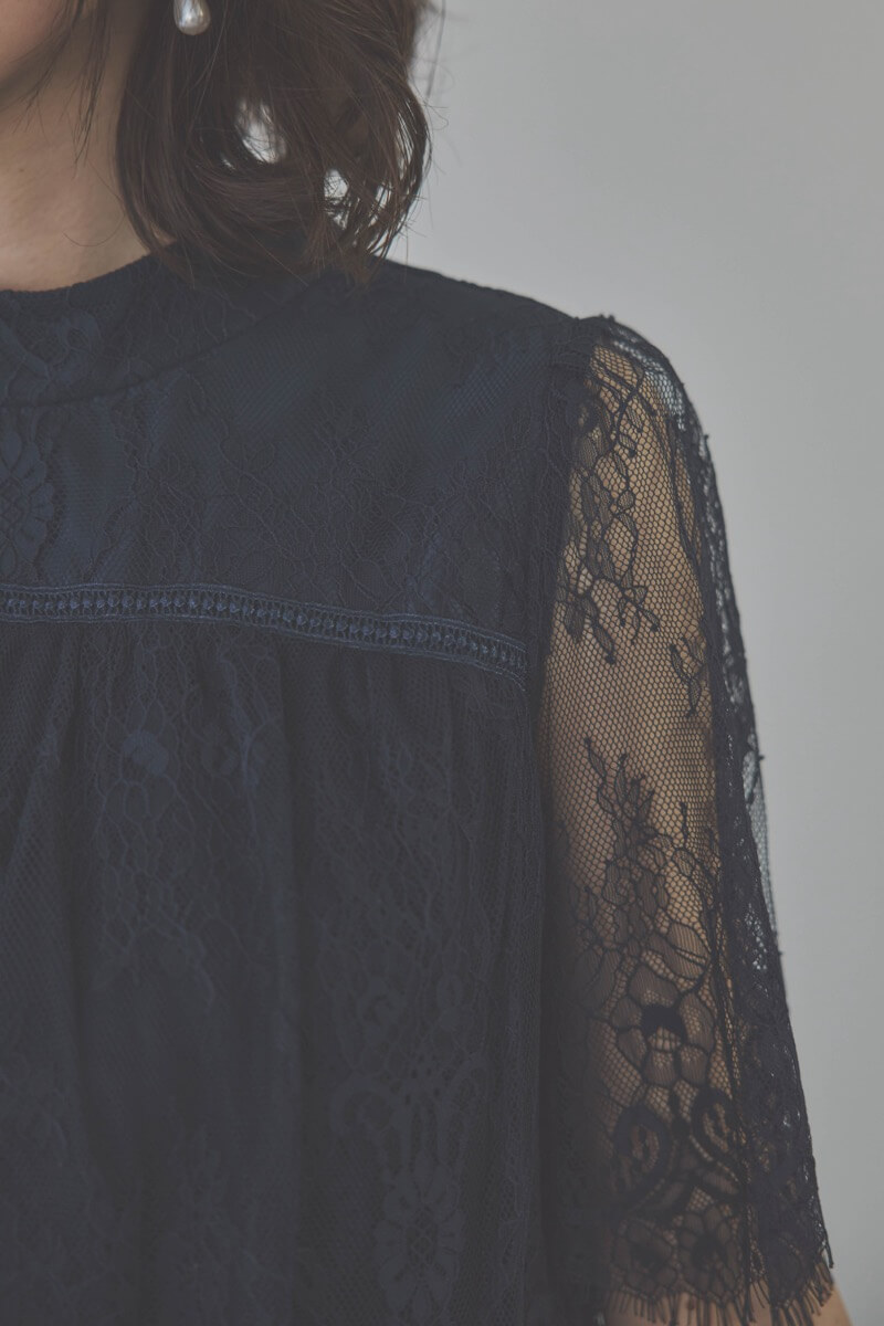 ネイビーの授乳口付ハイネックレースドレス