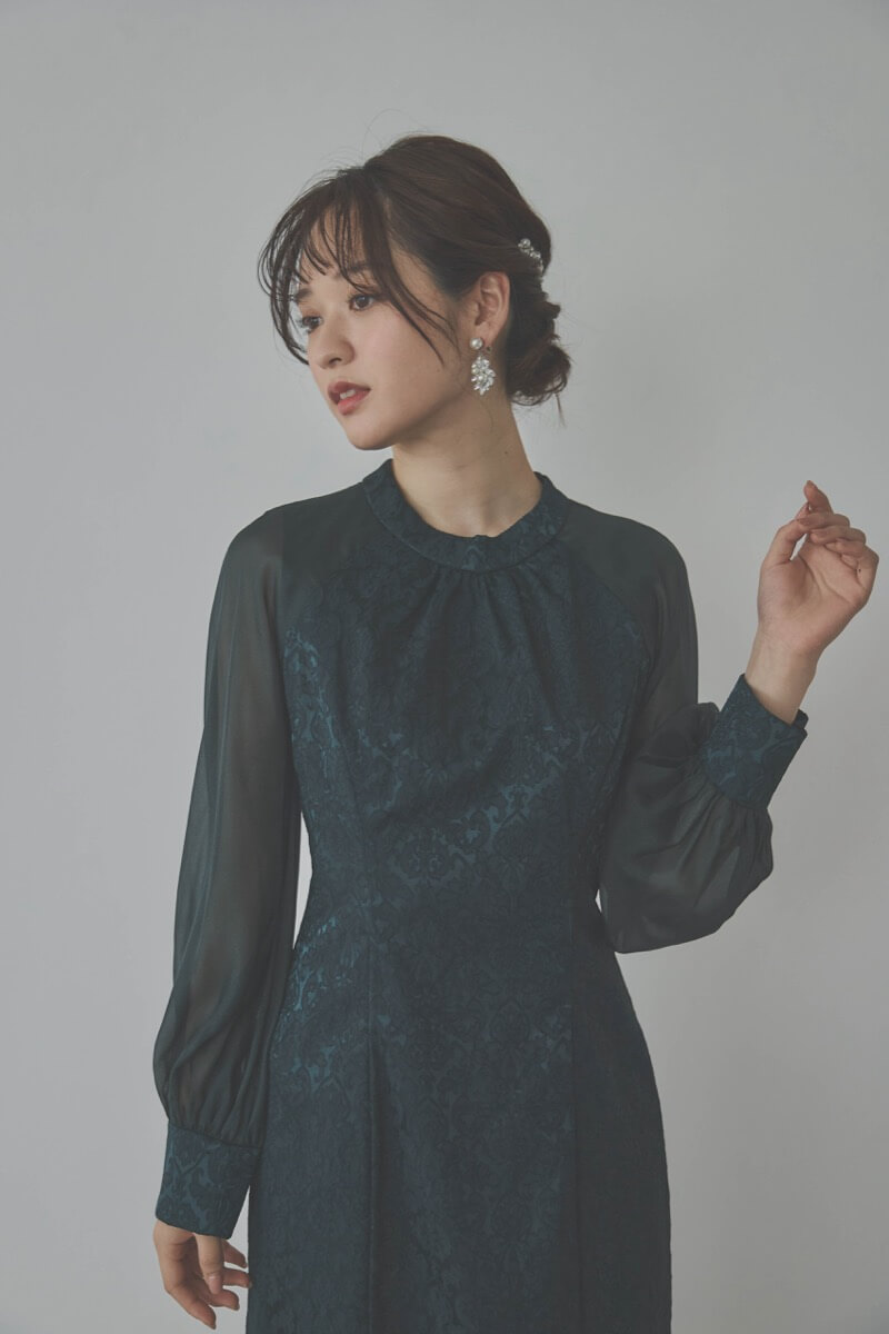 グリーンのジャガードタイトラインドレス