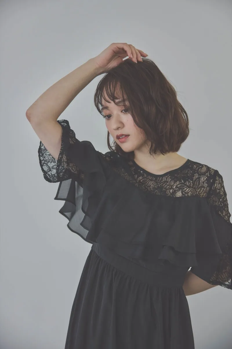 ブラックの2WAYスリーブティアードドレス