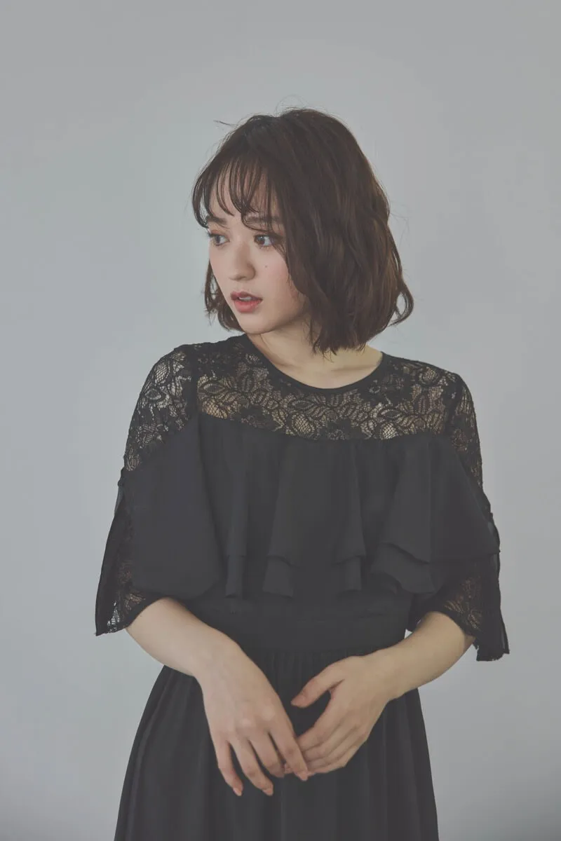 ブラックの2WAYスリーブティアードドレス