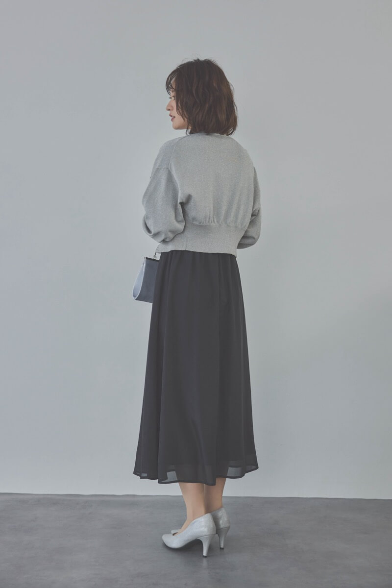 ブラックの2WAYスリーブティアードドレス