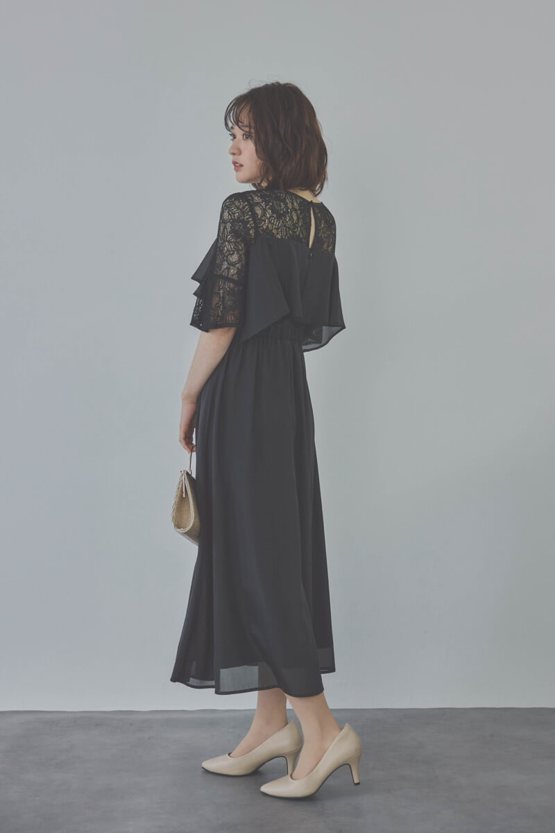 ブラックの2WAYスリーブティアードドレス