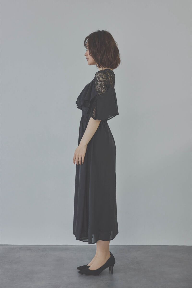 ブラックの2WAYスリーブティアードドレス