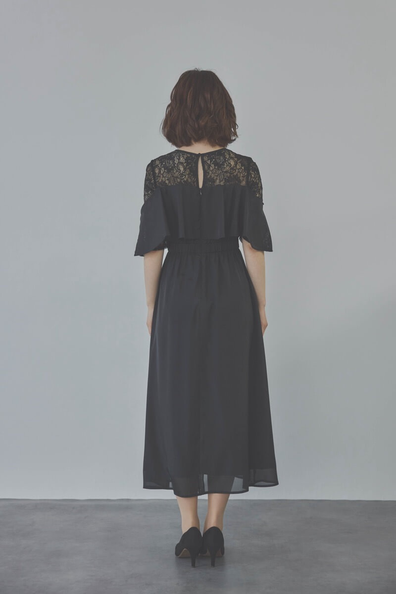 ブラックの2WAYスリーブティアードドレス