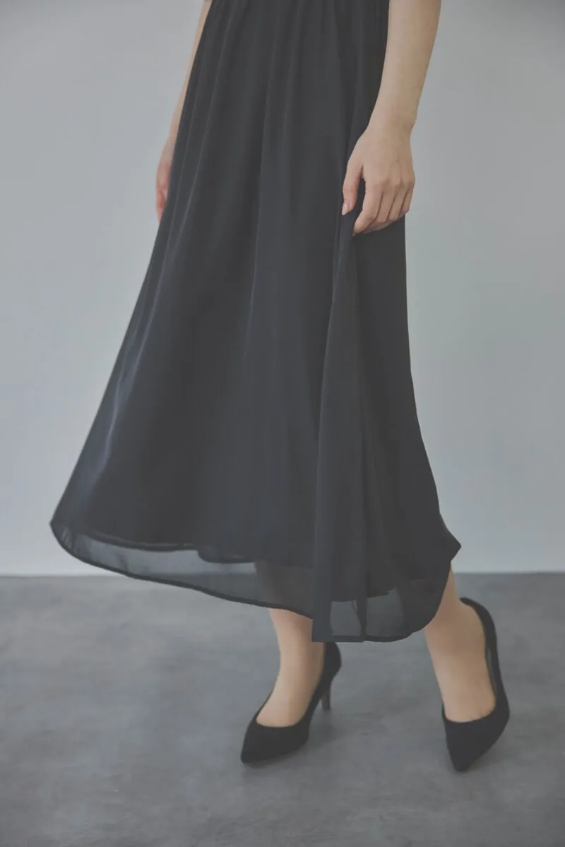 ブラックの2WAYスリーブティアードドレス