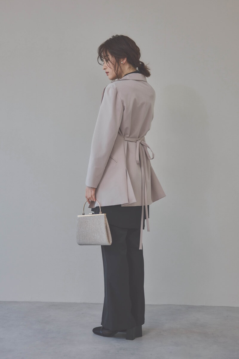 ブラックのバックパールセットアップパンツドレス