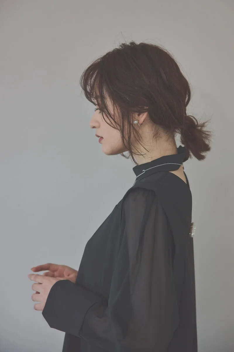 ブラックのバックパールセットアップパンツドレス