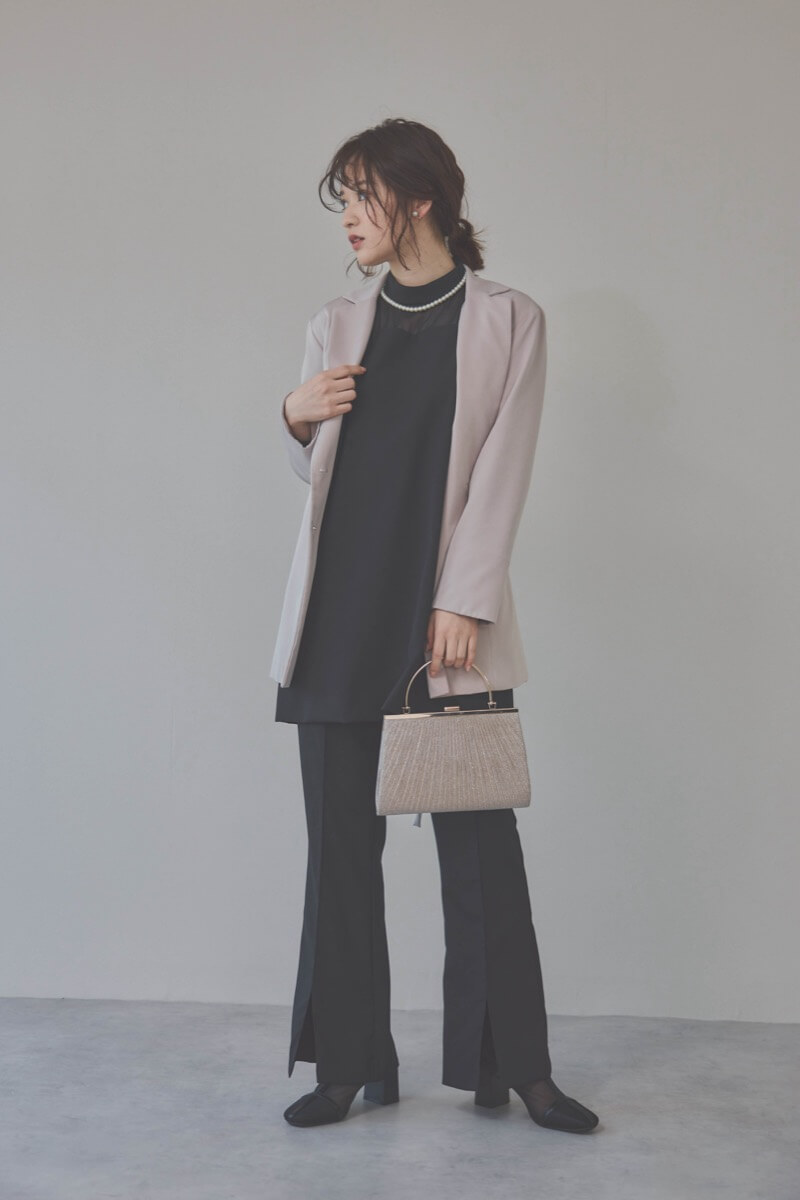 ブラックのバックパールセットアップパンツドレス