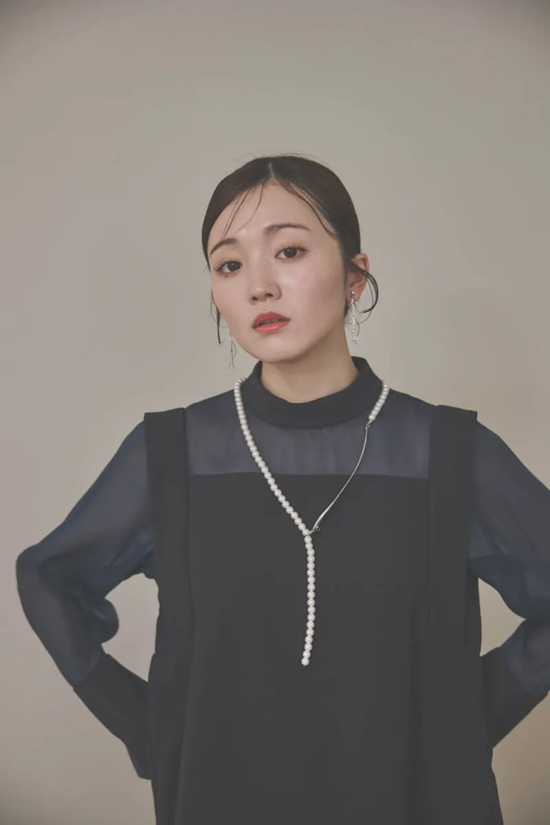 ネイビーのバックパールセットアップパンツドレス