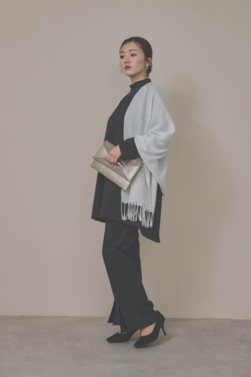 ネイビーのバックパールセットアップパンツドレス