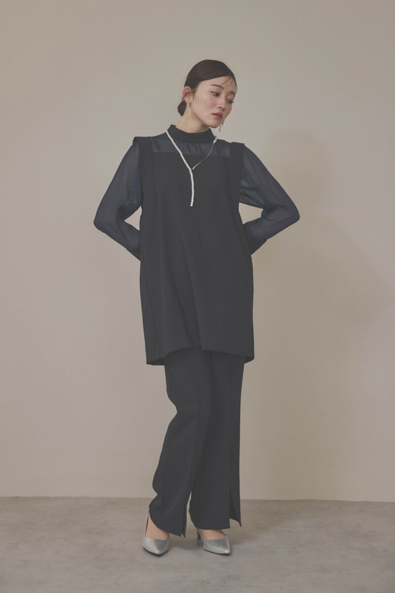 ネイビーのバックパールセットアップパンツドレス