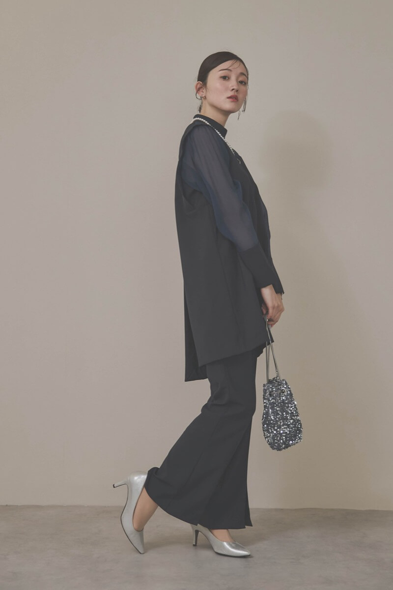 ネイビーのバックパールセットアップパンツドレス