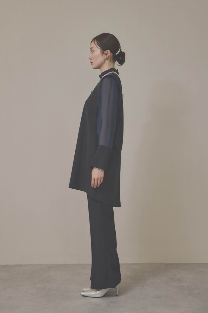 ネイビーのバックパールセットアップパンツドレス