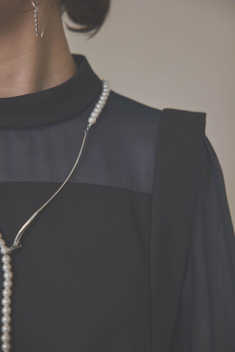 ネイビーのバックパールセットアップパンツドレス