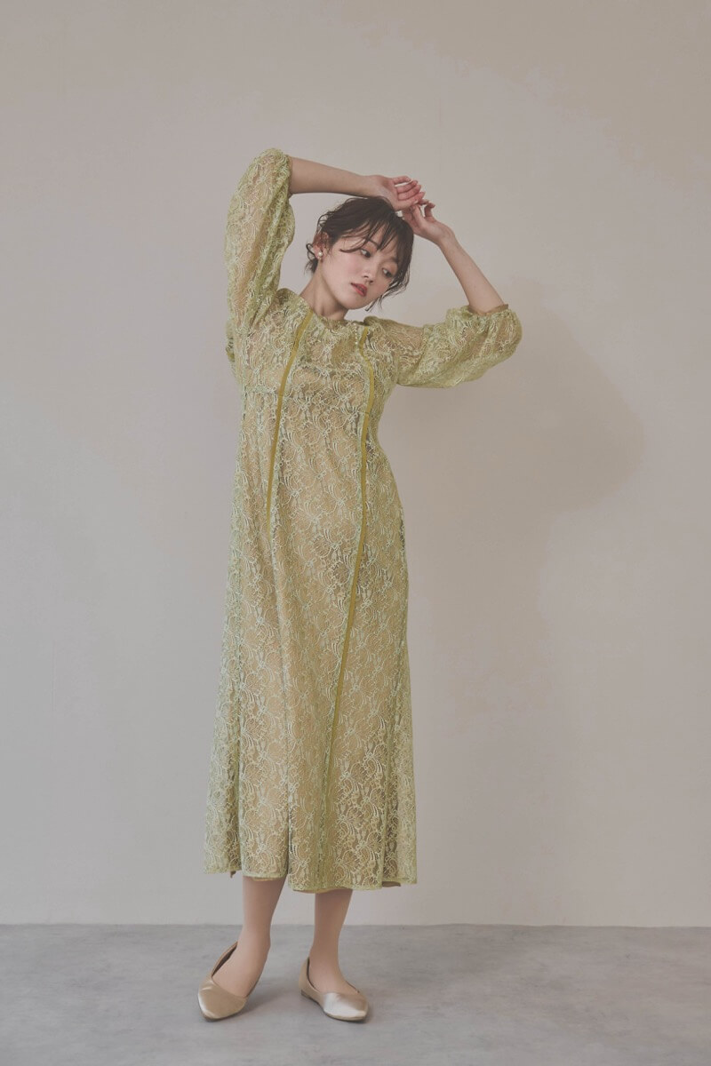 グリーンのパイピングレースエプロンドレス