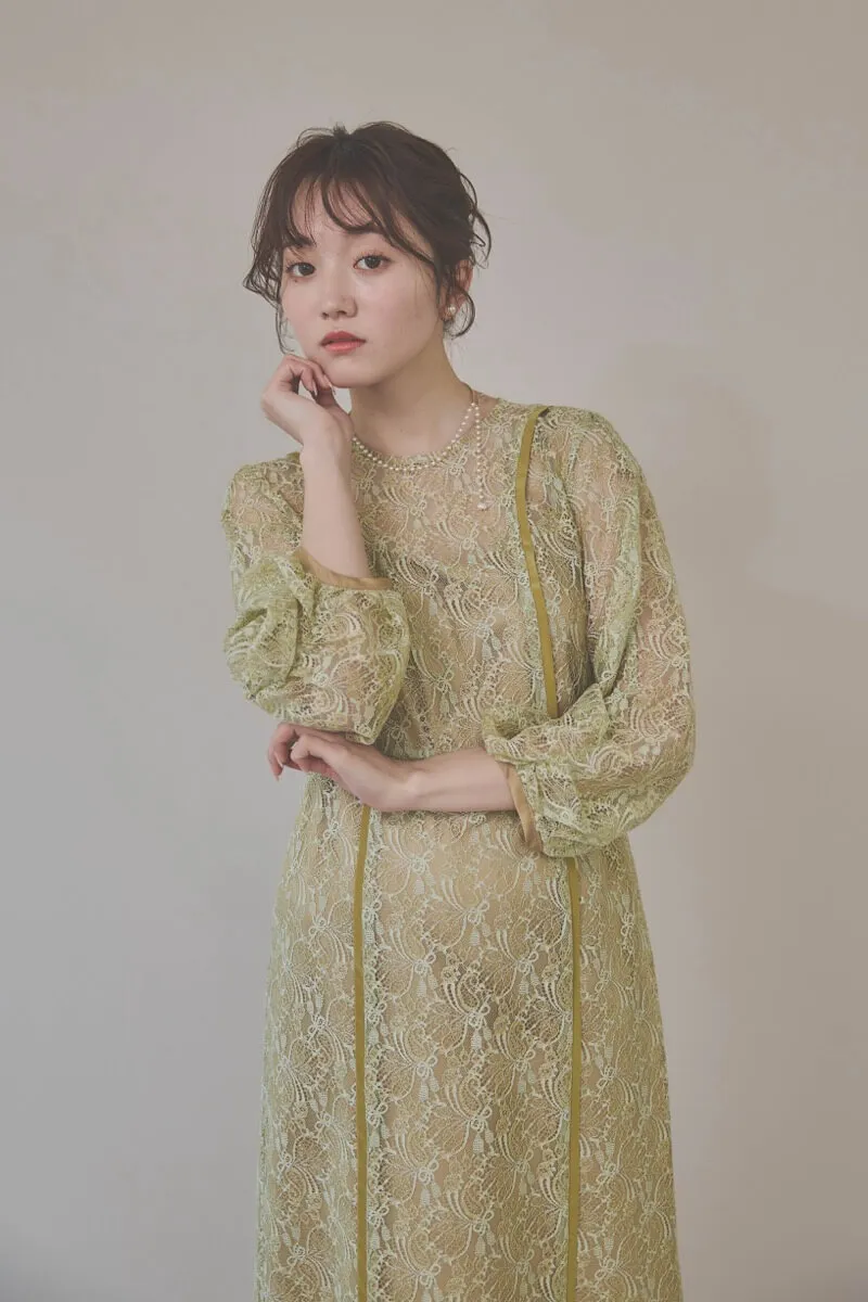 グリーンのパイピングレースエプロンドレス