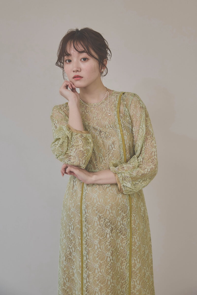 グリーンのパイピングレースエプロンドレス