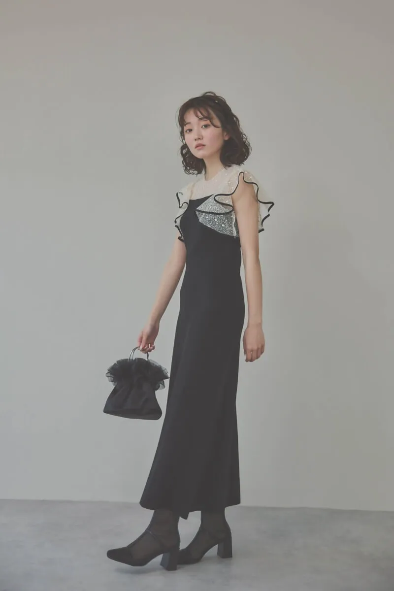 ブラックのニットドレス