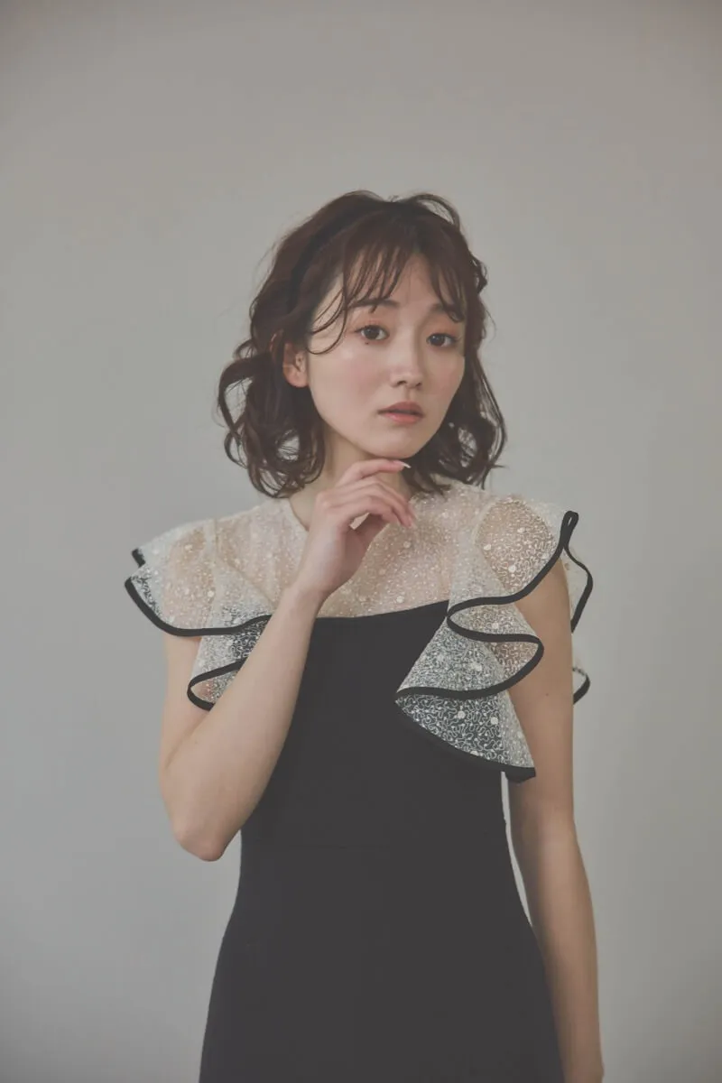 ブラックのニットドレス