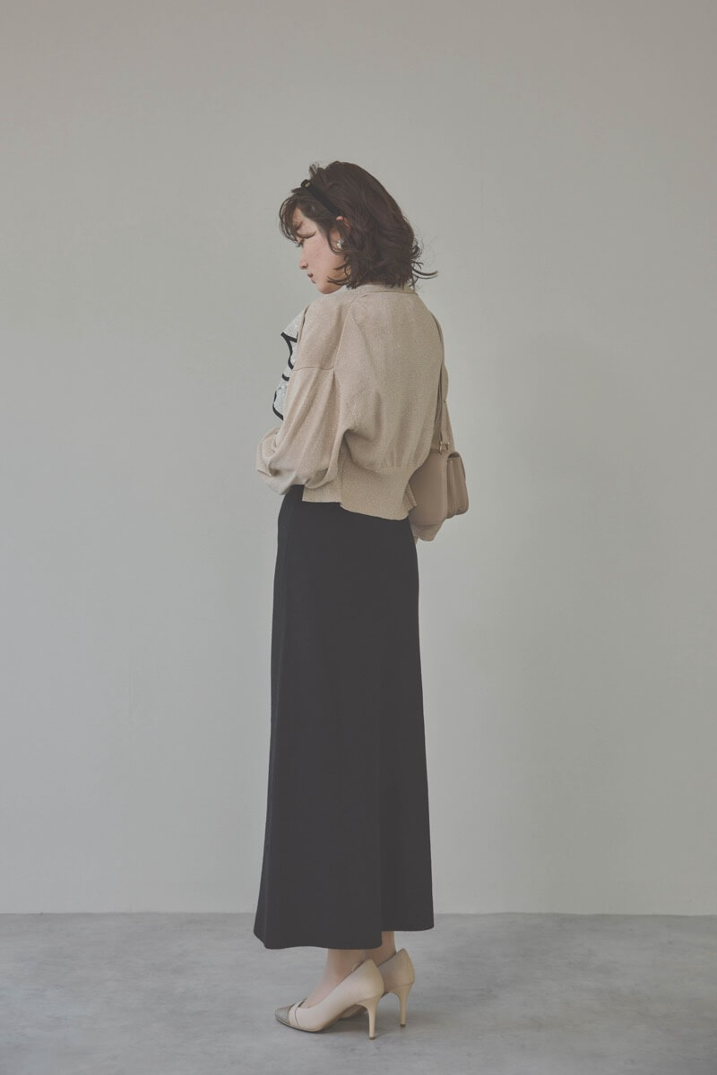 ブラックのニットドレス