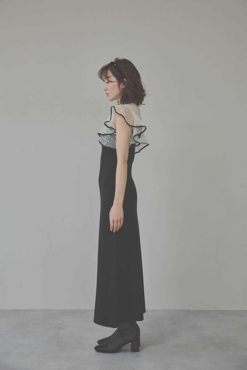 ブラックのニットドレス