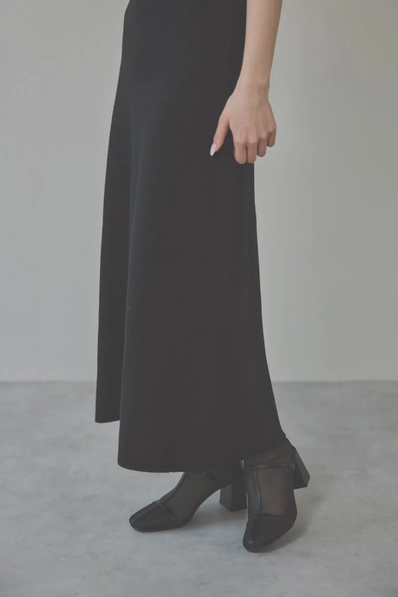 ブラックのニットドレス