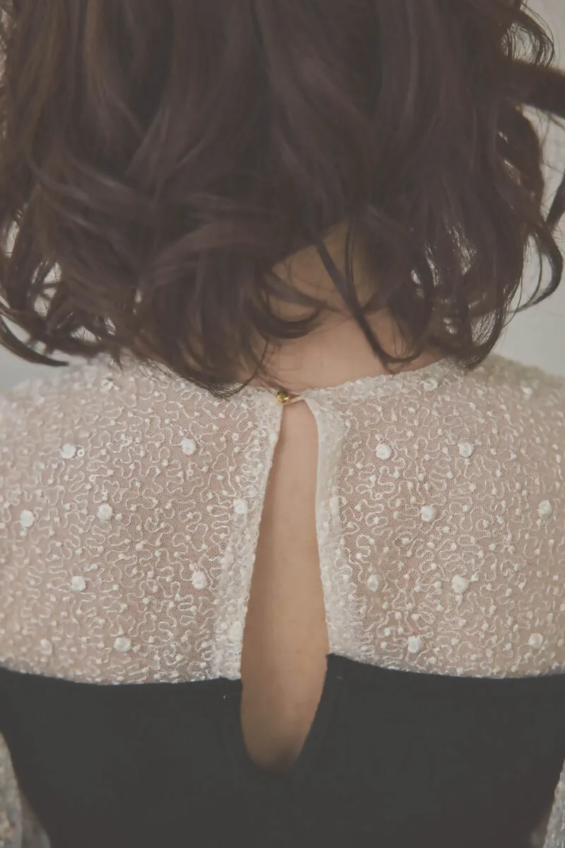 ブラックのニットドレス