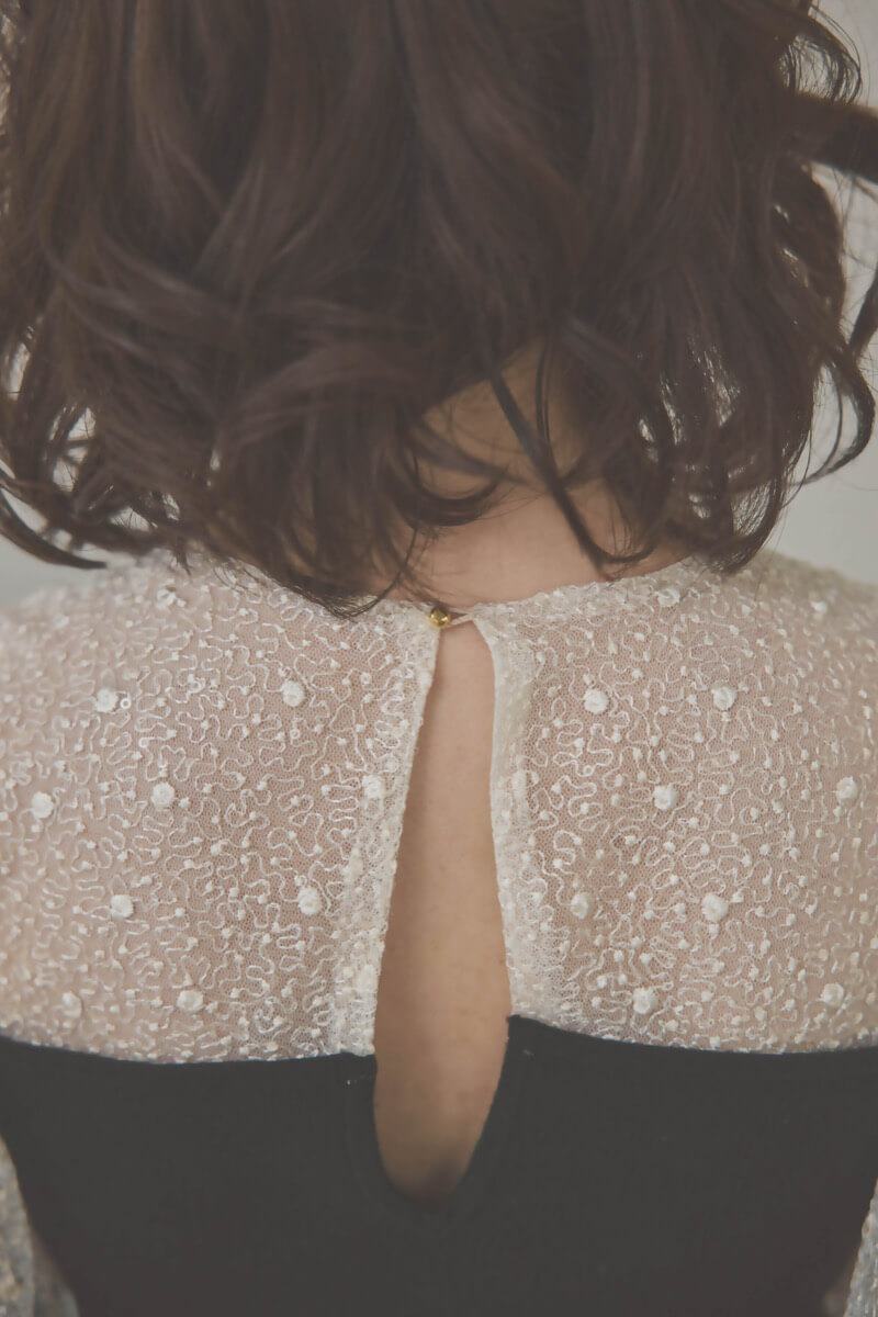 ブラックのニットドレス