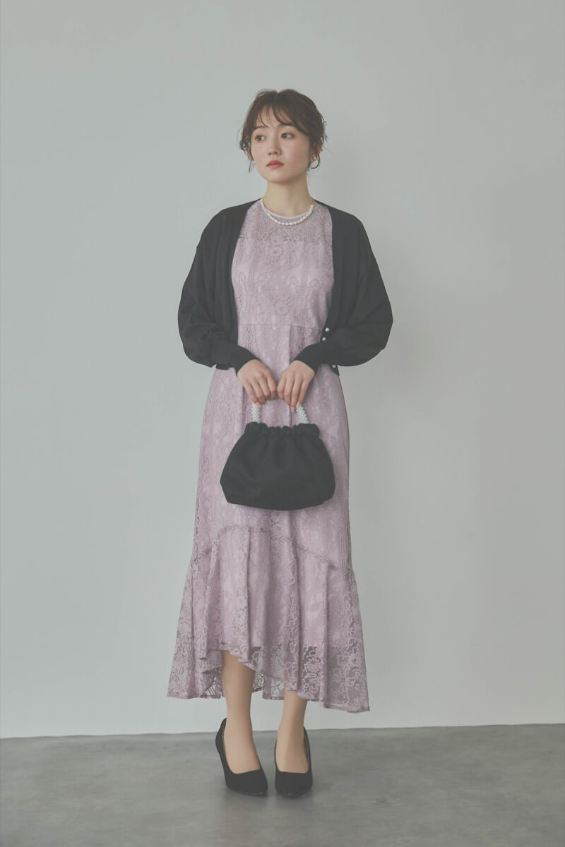 ピンクのファインレースドレス