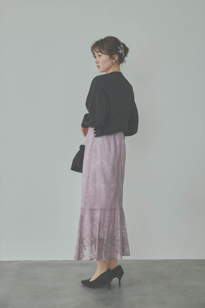 ピンクのファインレースドレス