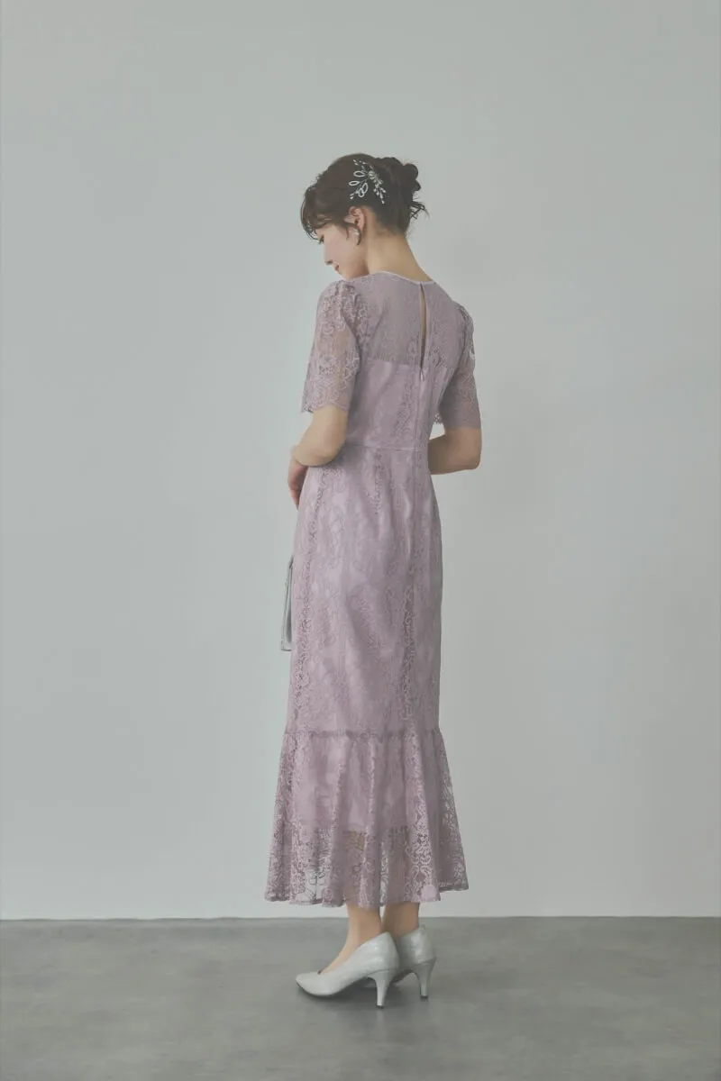 ピンクのファインレースドレス