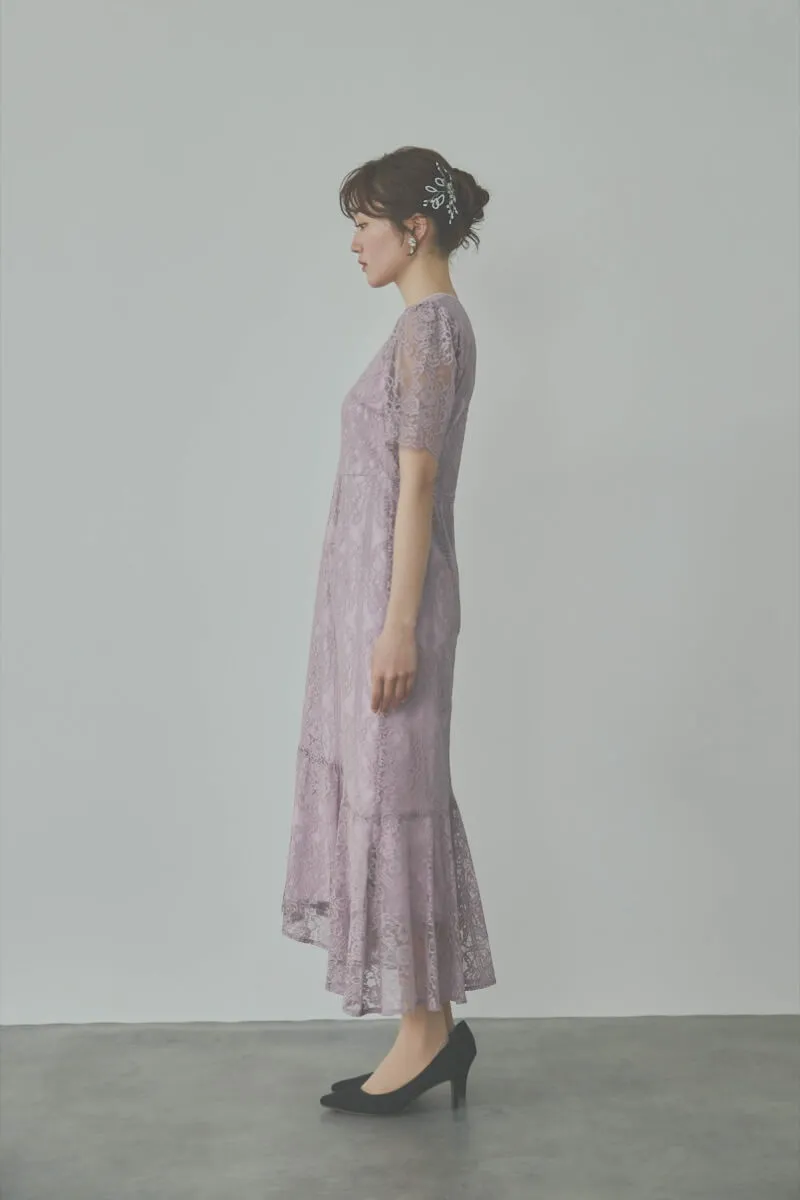 ピンクのファインレースドレス