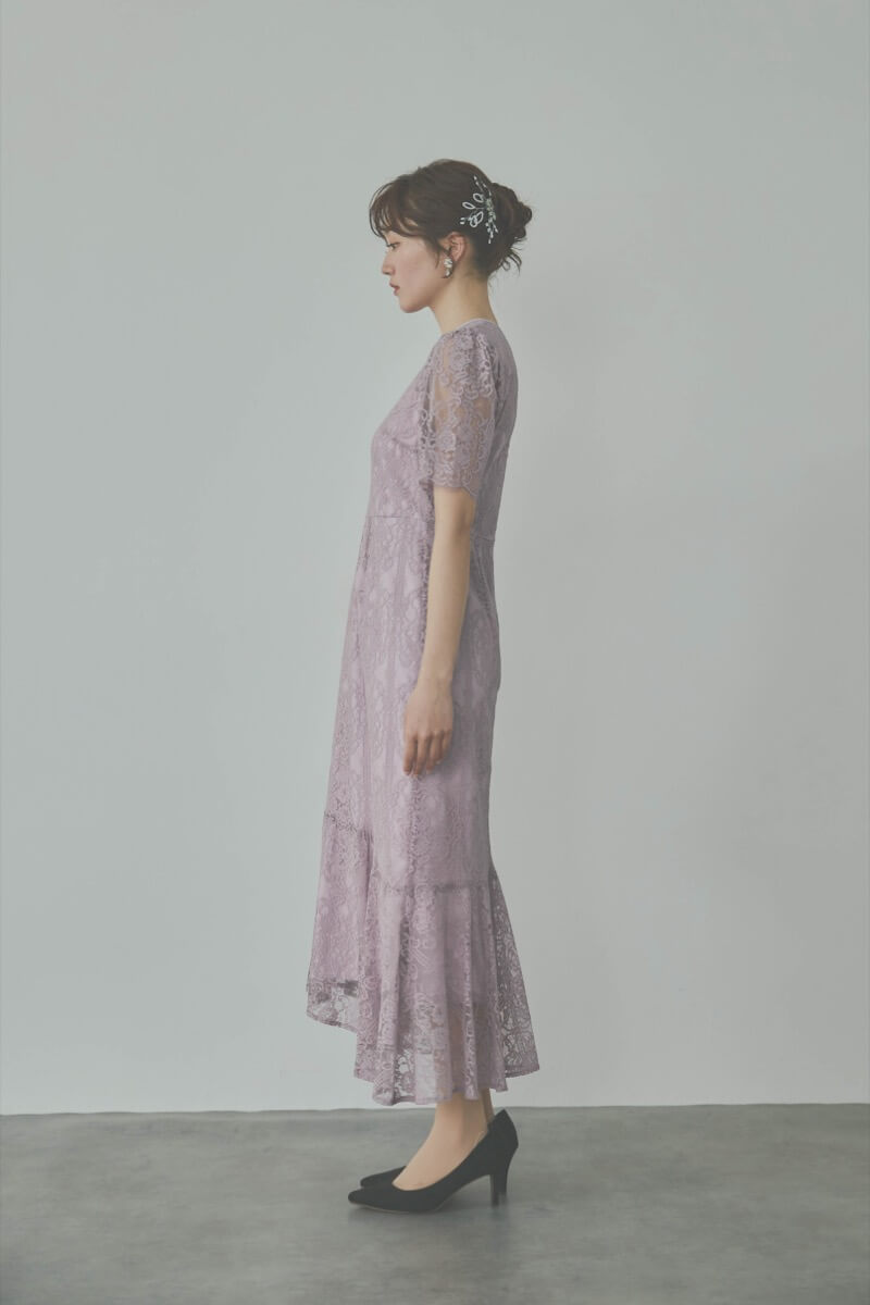 ピンクのファインレースドレス