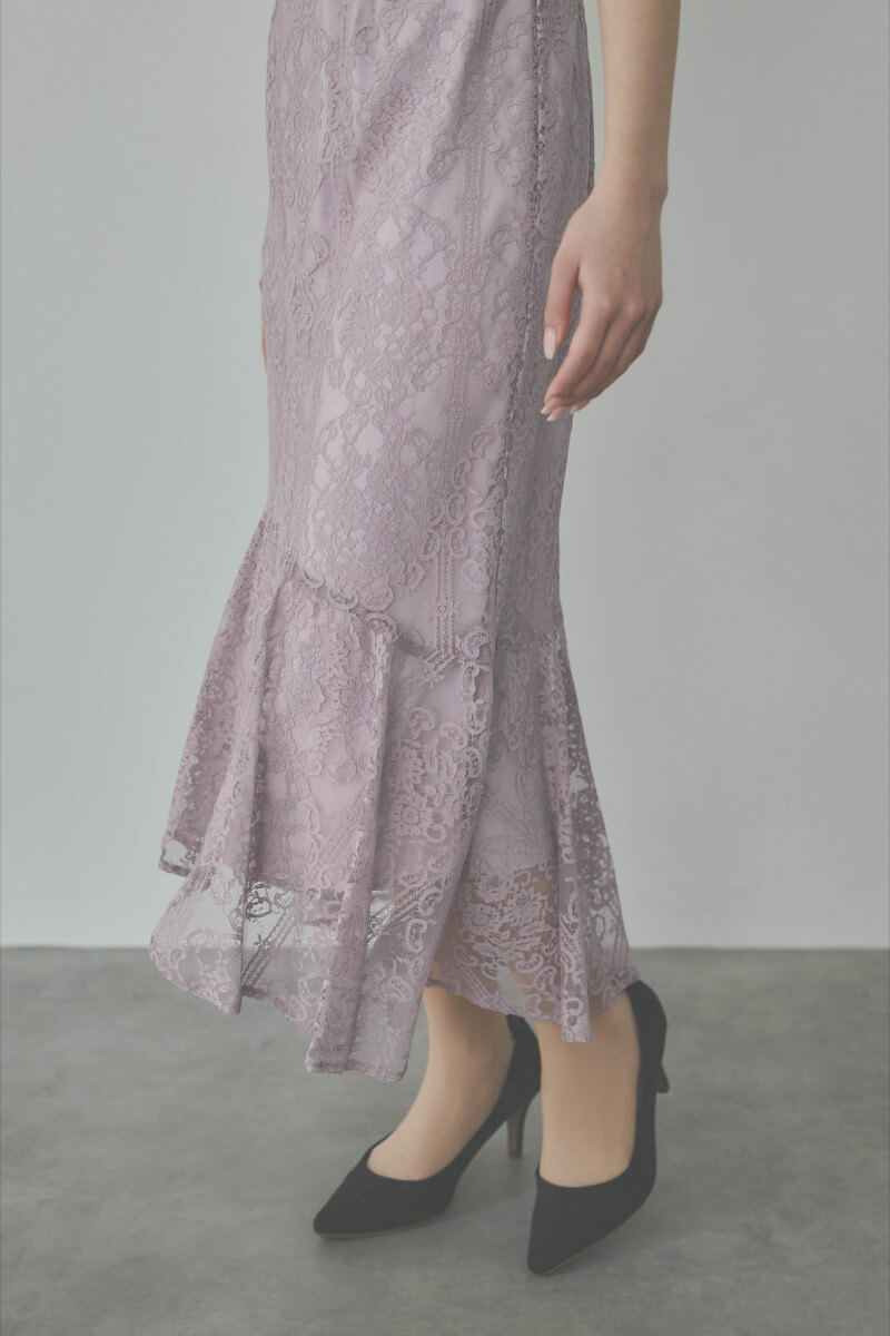 ピンクのファインレースドレス