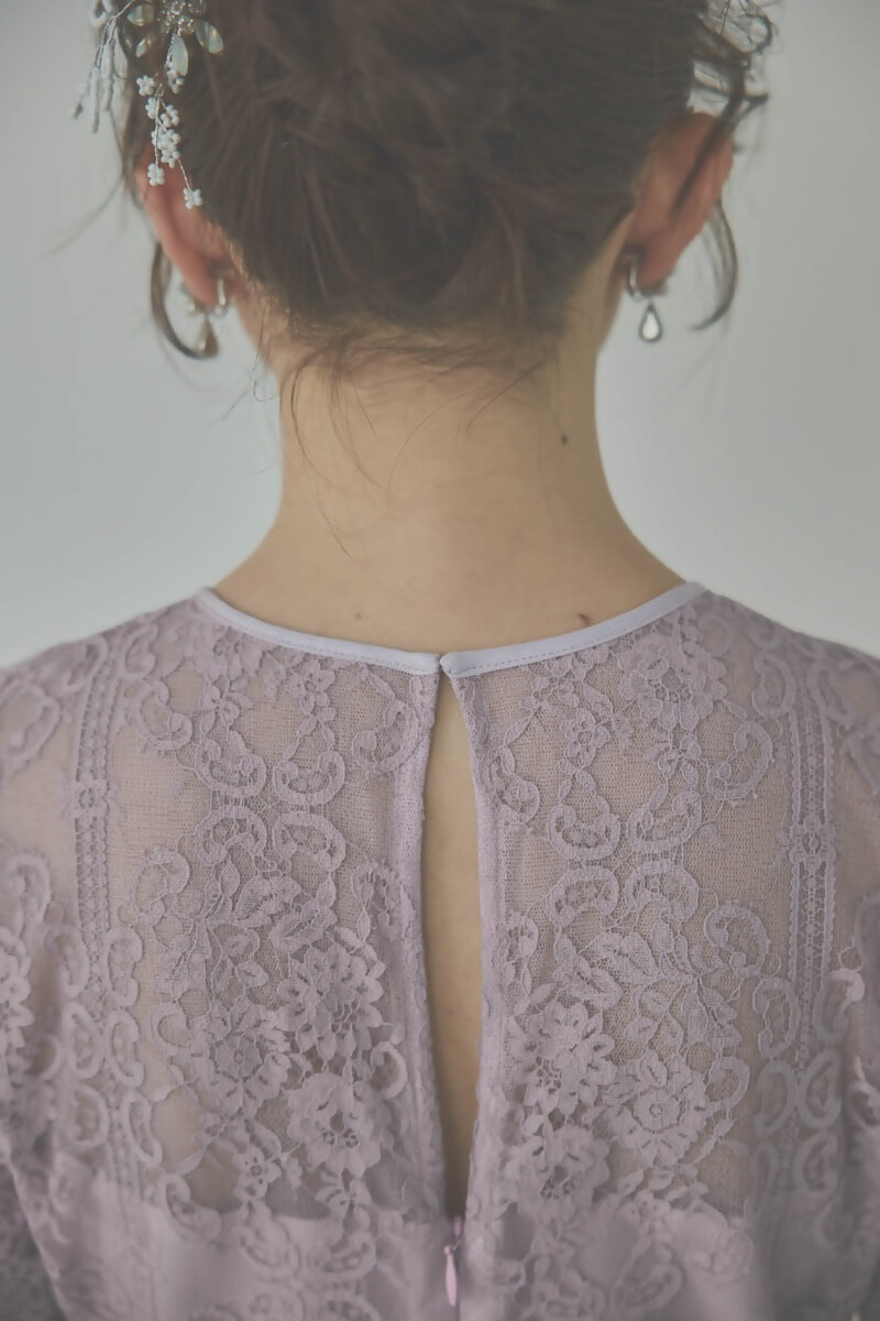 ピンクのファインレースドレス