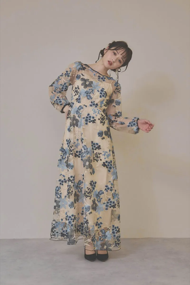 ブルーフラワーのエンブロイダリードレス
