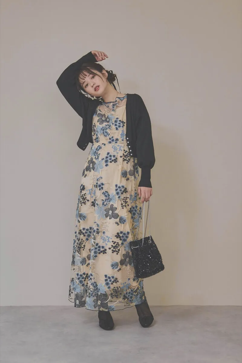 ブルーフラワーのエンブロイダリードレス