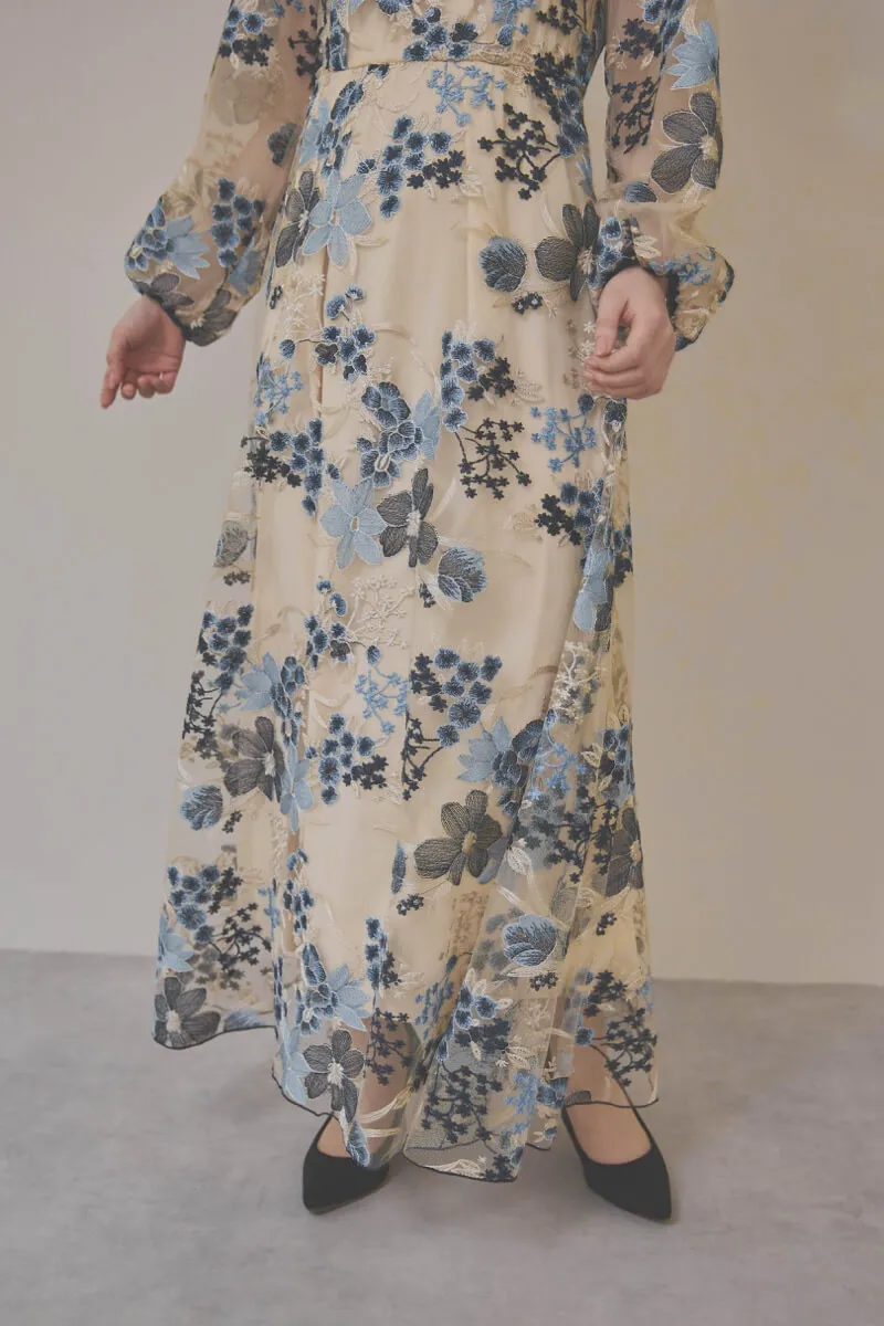 ブルーフラワーのエンブロイダリードレス