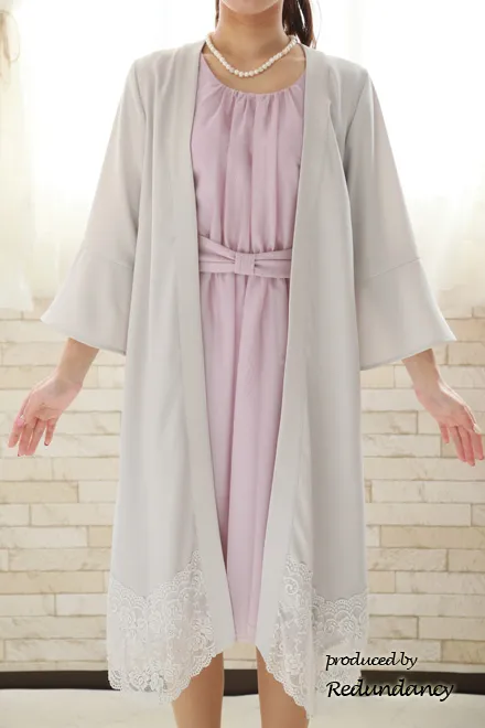 グレーの裾レースロングガウン