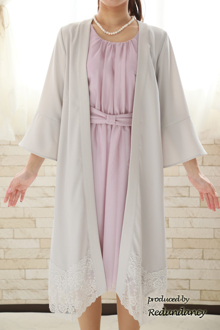 グレーの裾レースロングガウン