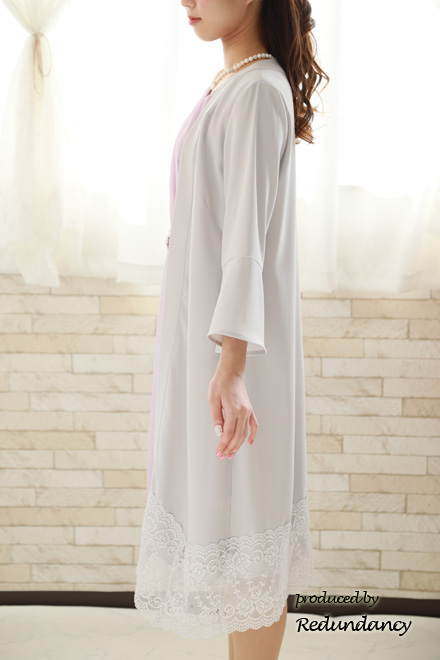 グレーの裾レースロングガウン