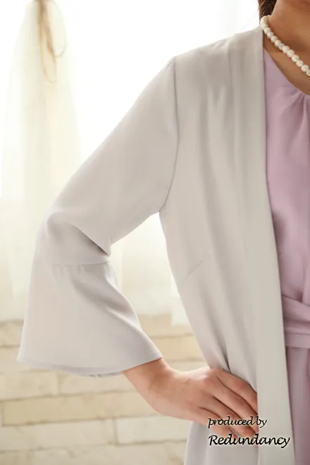 グレーの裾レースロングガウン